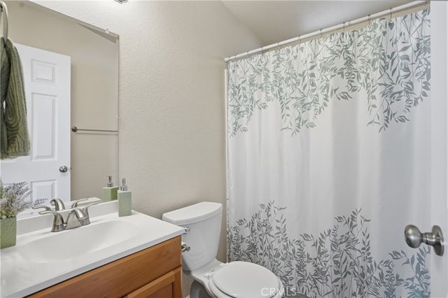 203 Dogwood Lane, Bakersfield, CA 93308