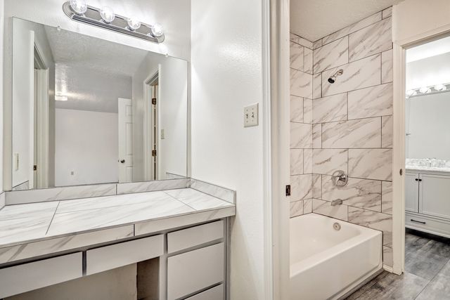 8333 COMANCHE Road NE 2D, Albuquerque, NM 87110