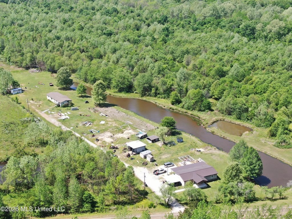 951 S Mount Zion Road, Byhalia, MS 38611 — exterior