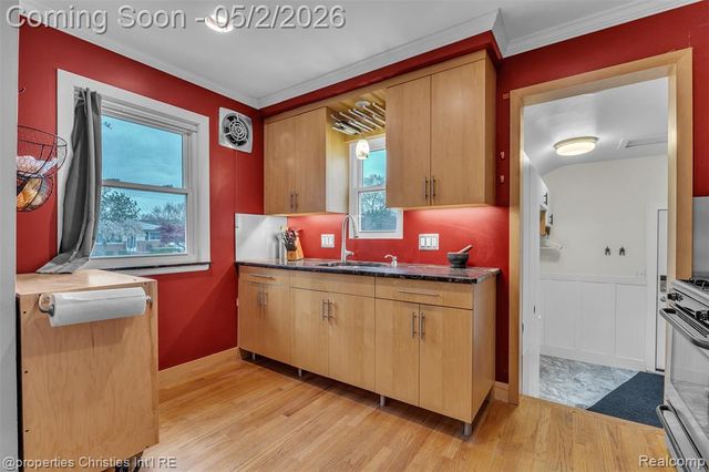 22114 Lange Street, Saint Clair Shores, MI 48080