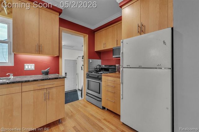 22114 Lange Street, Saint Clair Shores, MI 48080