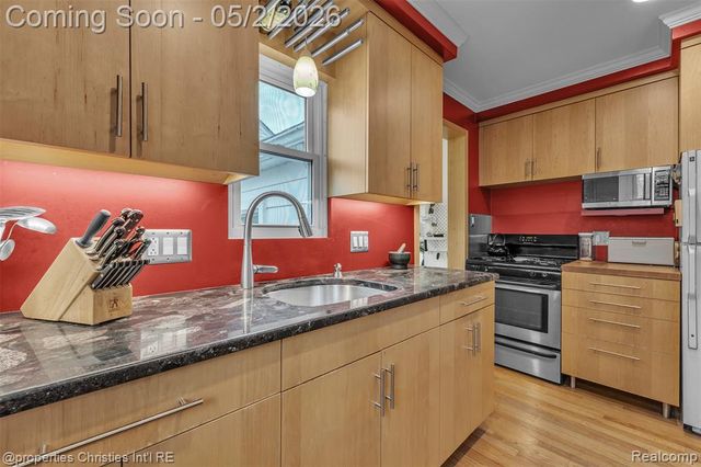 22114 Lange Street, Saint Clair Shores, MI 48080