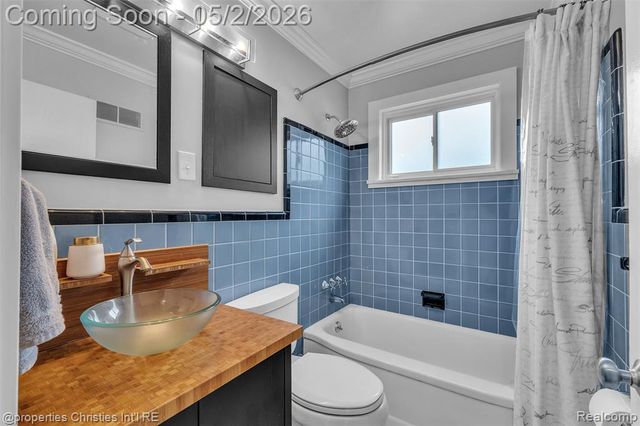 22114 Lange Street, Saint Clair Shores, MI 48080
