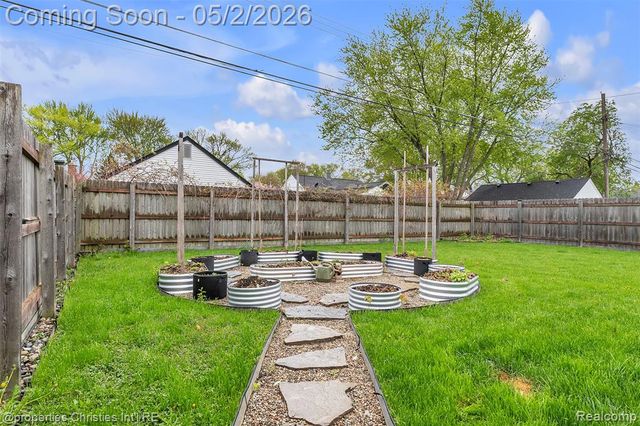 22114 Lange Street, Saint Clair Shores, MI 48080