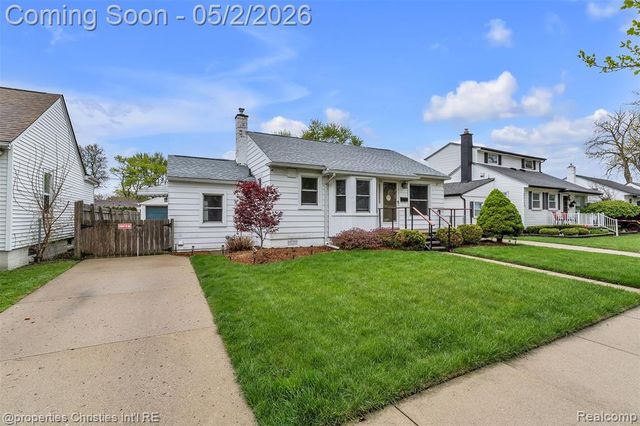22114 Lange Street, Saint Clair Shores, MI 48080