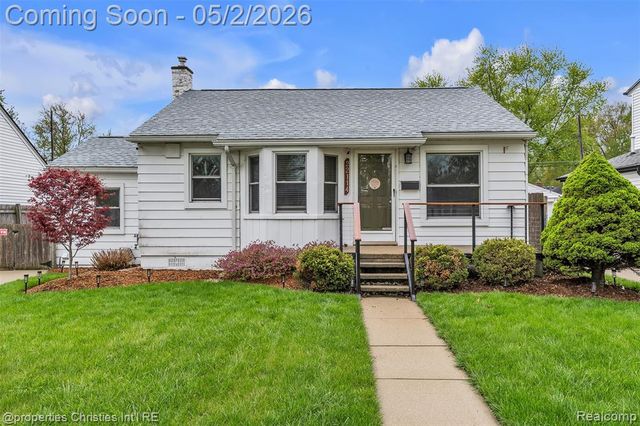 22114 Lange Street, Saint Clair Shores, MI 48080