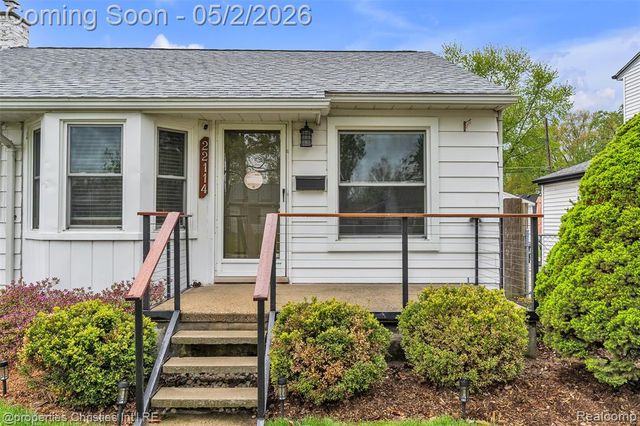 22114 Lange Street, Saint Clair Shores, MI 48080
