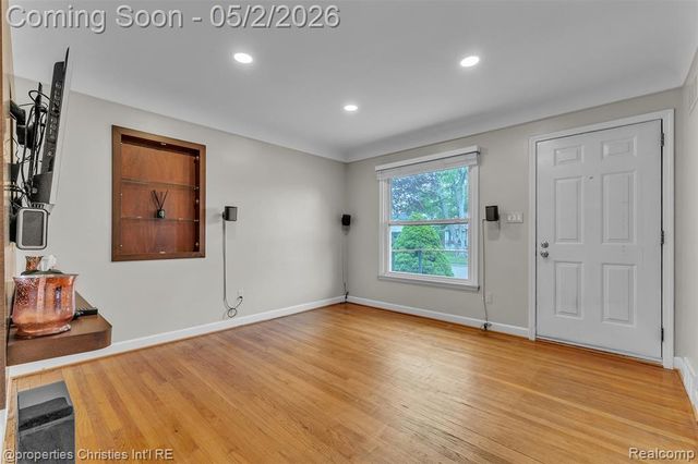 22114 Lange Street, Saint Clair Shores, MI 48080