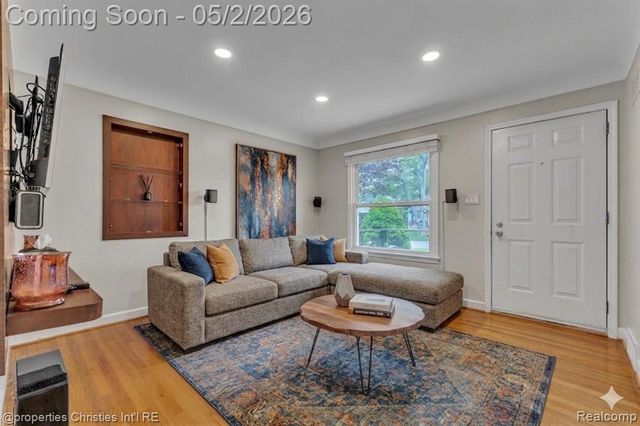 22114 Lange Street, Saint Clair Shores, MI 48080