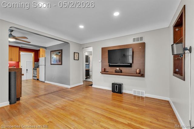 22114 Lange Street, Saint Clair Shores, MI 48080