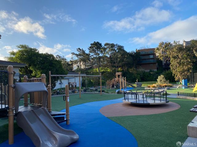 215 Red Rock Way 207J, San Francisco, CA 94131