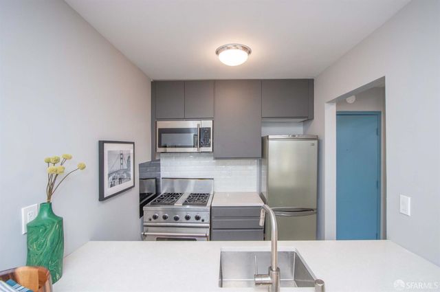 215 Red Rock Way 207J, San Francisco, CA 94131