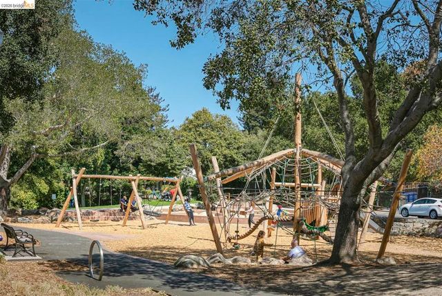 2207 Bonar St, Berkeley, CA 94702