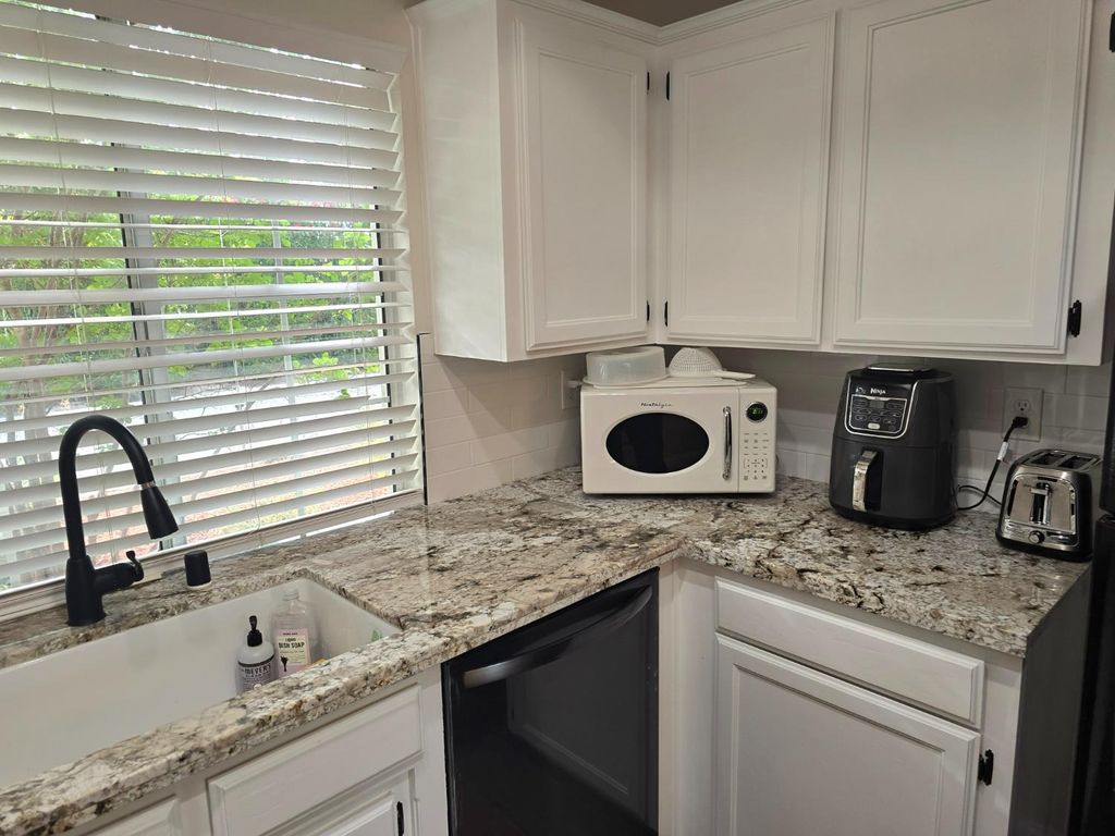Image 16 of property listing at 8665 N Cedar Avenue # 118, Fresno, CA 93720