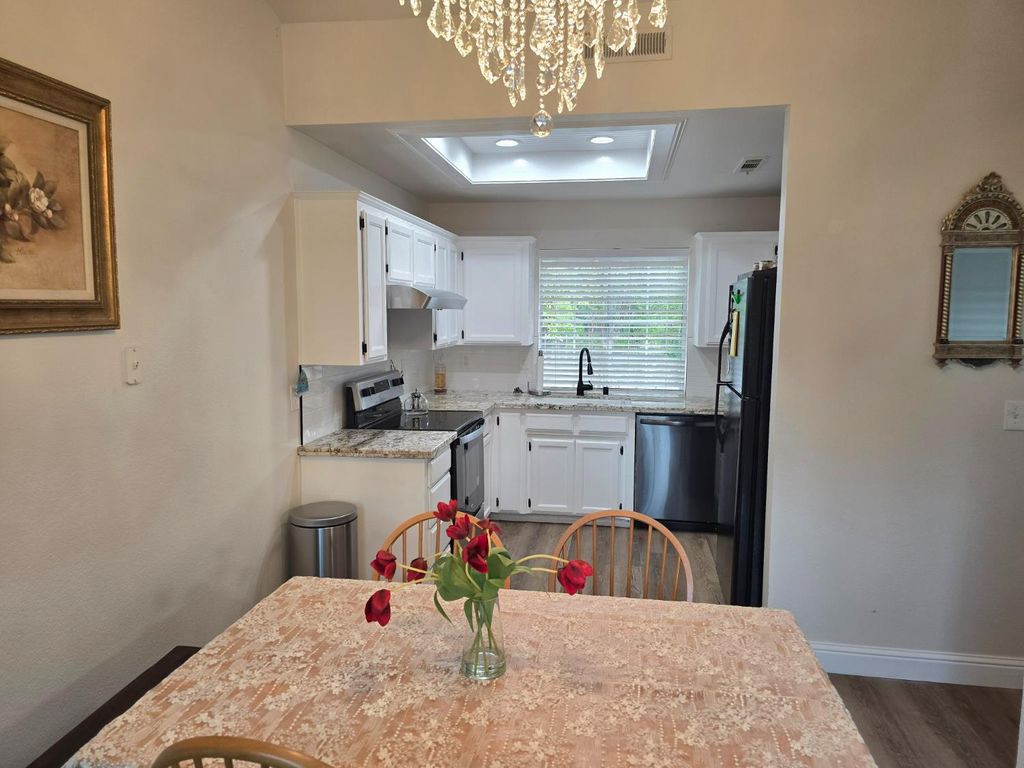 Image 17 of property listing at 8665 N Cedar Avenue # 118, Fresno, CA 93720