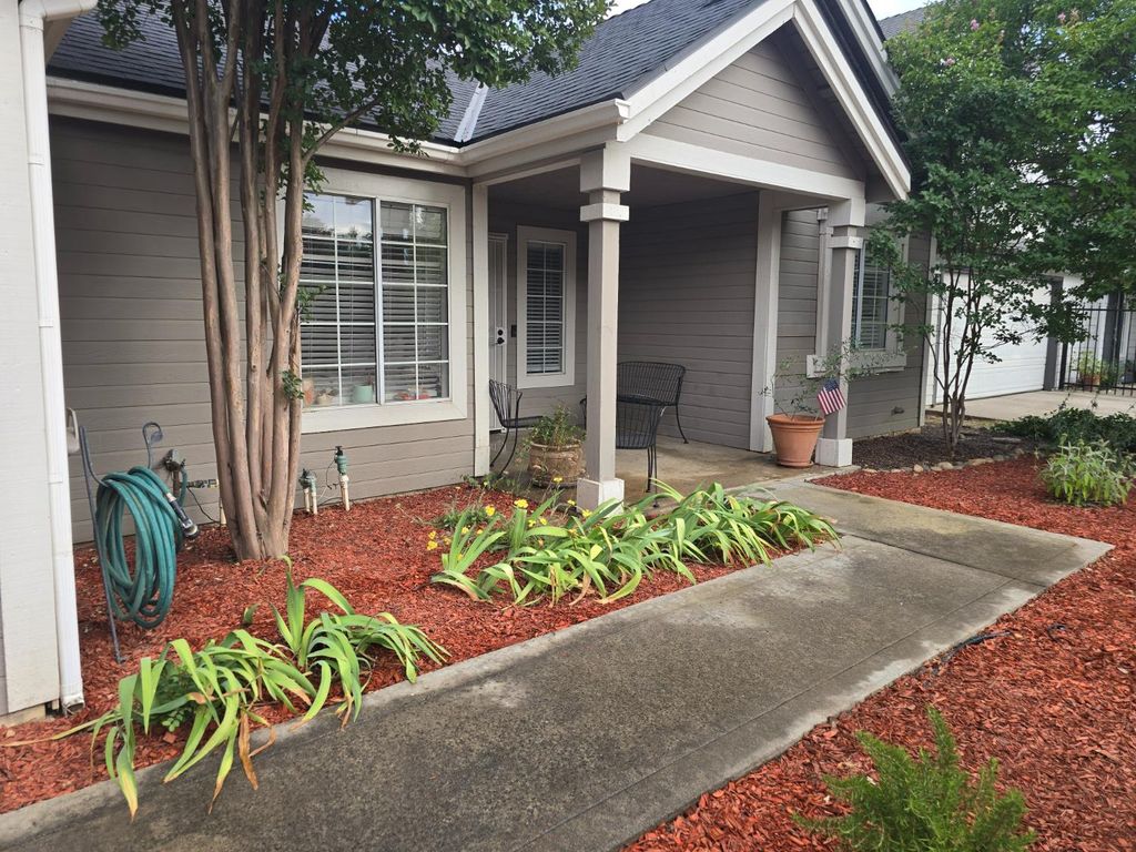 Image 2 of property listing at 8665 N Cedar Avenue # 118, Fresno, CA 93720