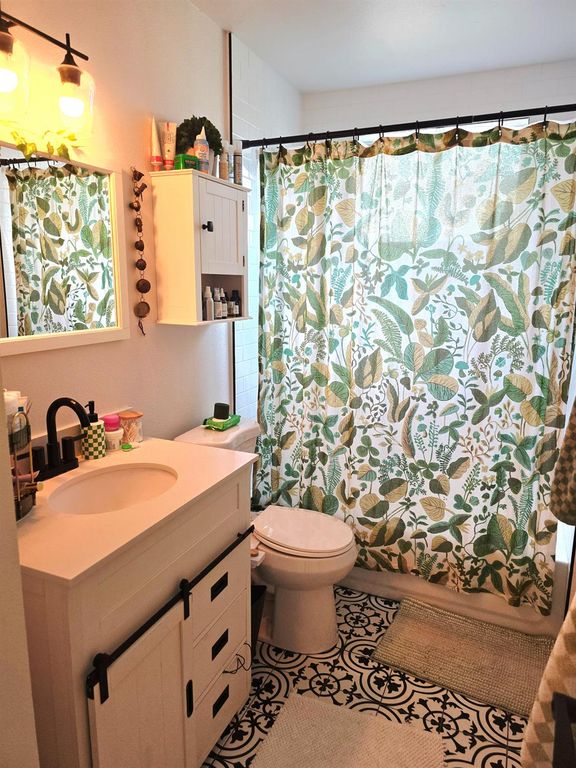 Image 21 of property listing at 8665 N Cedar Avenue # 118, Fresno, CA 93720