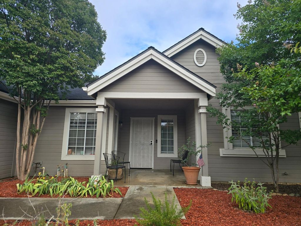 Image 3 of property listing at 8665 N Cedar Avenue # 118, Fresno, CA 93720
