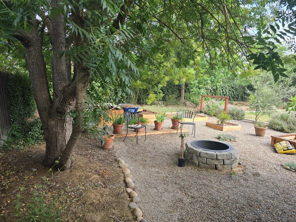 Image 30 of property listing at 8665 N Cedar Avenue # 118, Fresno, CA 93720