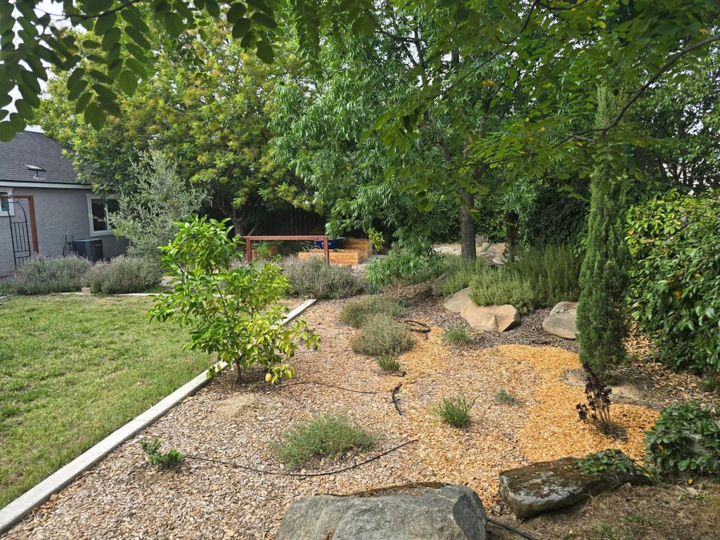 Image 33 of property listing at 8665 N Cedar Avenue # 118, Fresno, CA 93720