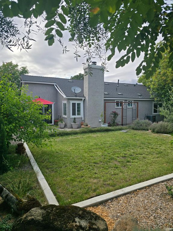 Image 35 of property listing at 8665 N Cedar Avenue # 118, Fresno, CA 93720