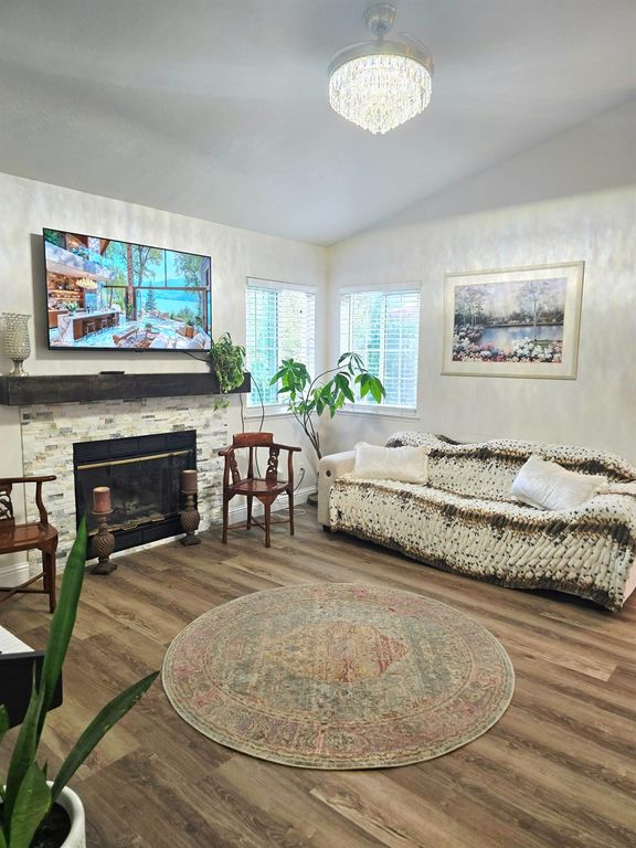 Image 5 of property listing at 8665 N Cedar Avenue # 118, Fresno, CA 93720