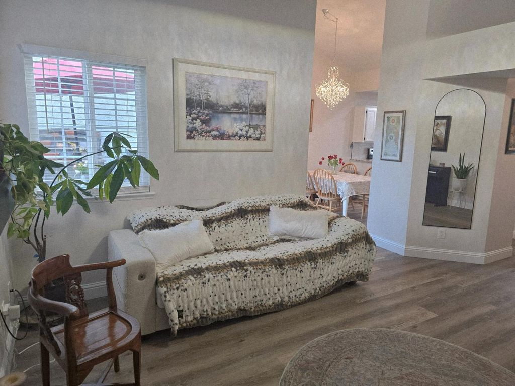 Image 6 of property listing at 8665 N Cedar Avenue # 118, Fresno, CA 93720