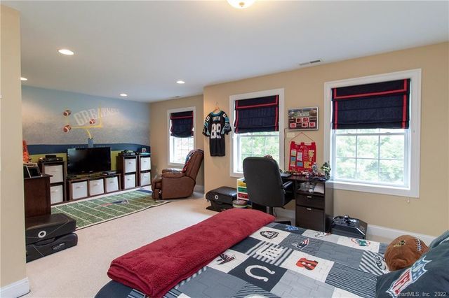 432 Quassapaug Road, Woodbury, CT 06798