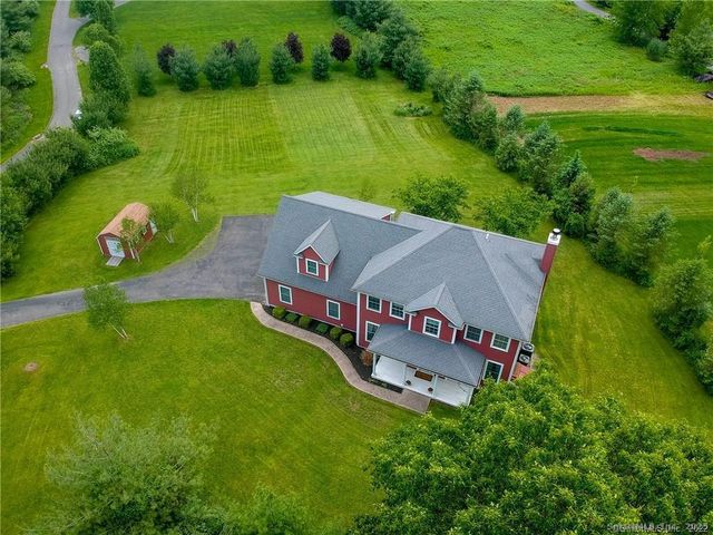 432 Quassapaug Road, Woodbury, CT 06798
