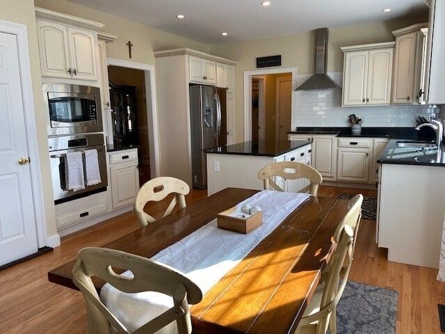 432 Quassapaug Road, Woodbury, CT 06798