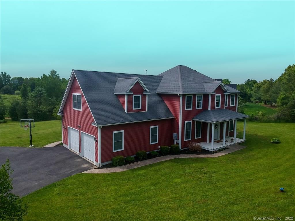 432 Quassapaug Road, Woodbury, CT 06798