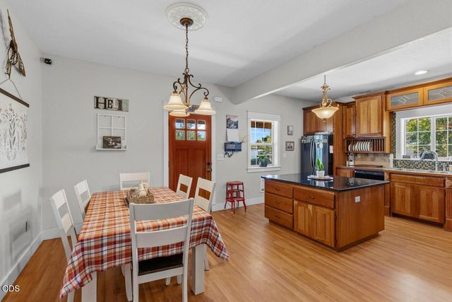 14501 Avalon Road, White City, OR 97503