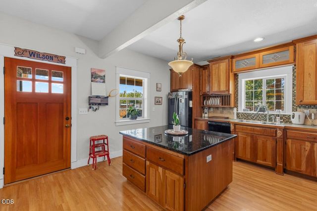 14501 Avalon Road, White City, OR 97503
