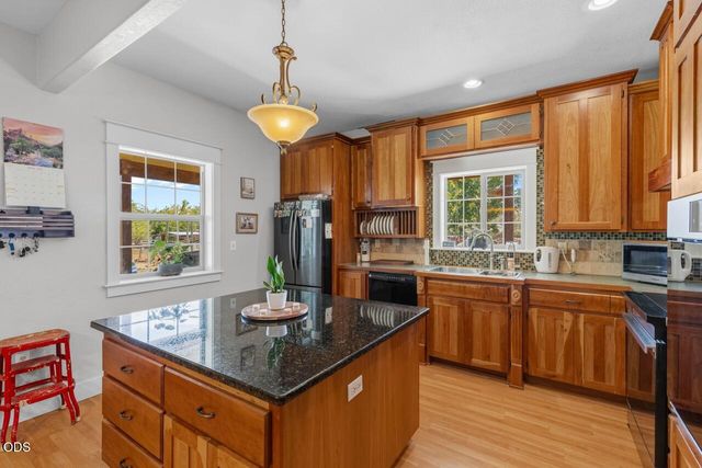 14501 Avalon Road, White City, OR 97503