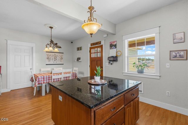 14501 Avalon Road, White City, OR 97503