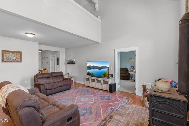 14501 Avalon Road, White City, OR 97503