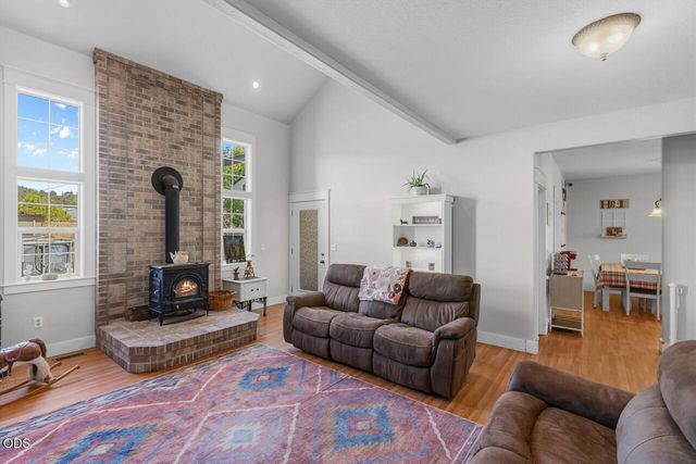 14501 Avalon Road, White City, OR 97503