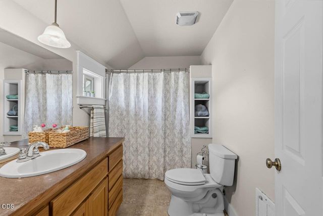 14501 Avalon Road, White City, OR 97503