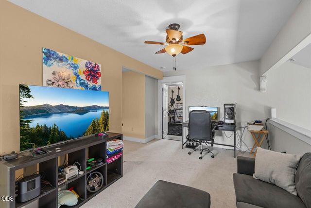 14501 Avalon Road, White City, OR 97503