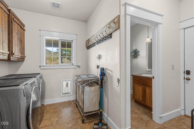 14501 Avalon Road, White City, OR 97503