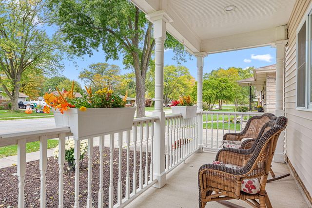 8035 Kooy Drive, Munster, IN 46321