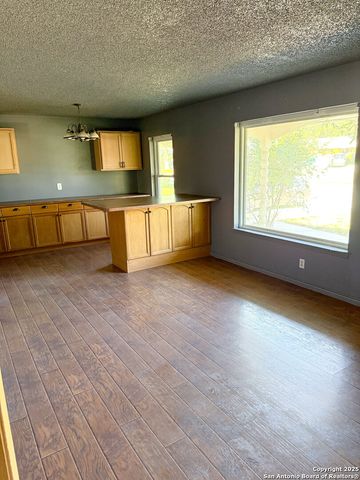 126 Granada, Universal City, TX 78148