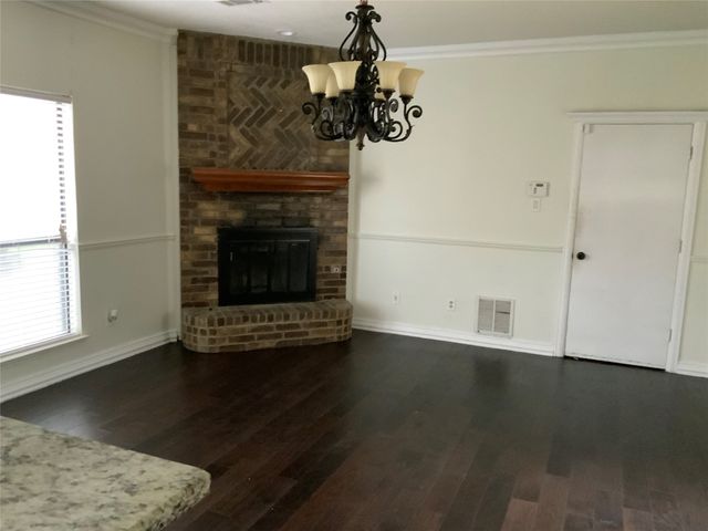 404 Saddle Head Drive, Desoto, TX 75115
