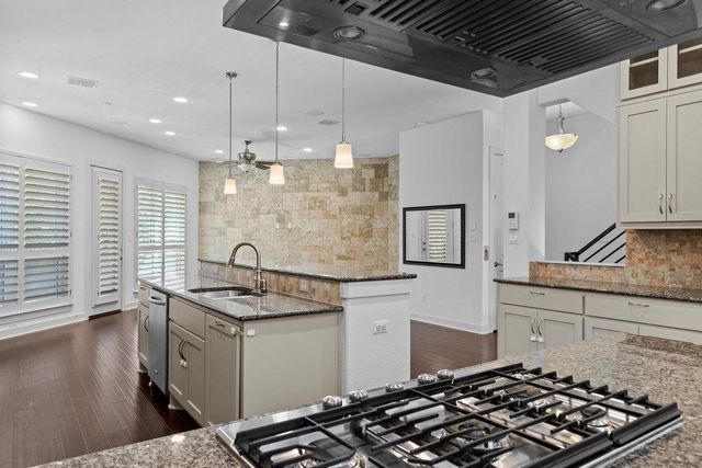 6533 E Hill DR 3, Austin, TX 78731