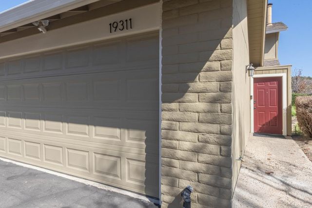 19311 Creekside Circle, Salinas, CA 93908