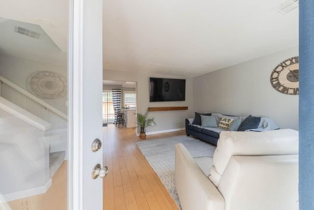 19311 Creekside Circle, Salinas, CA 93908