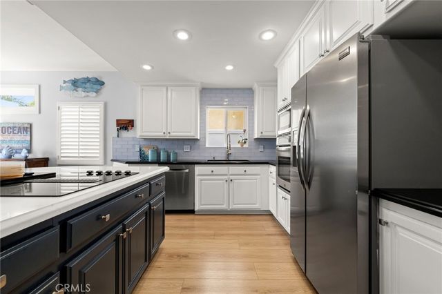 1014 England Street, Huntington Beach, CA 92648