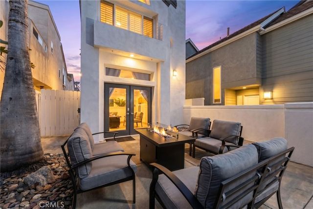 1014 England Street, Huntington Beach, CA 92648