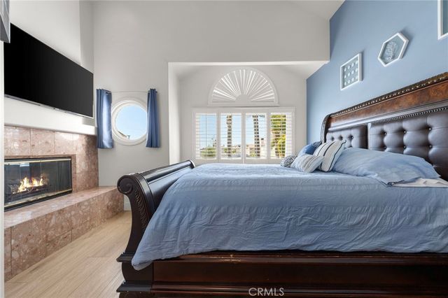 1014 England Street, Huntington Beach, CA 92648