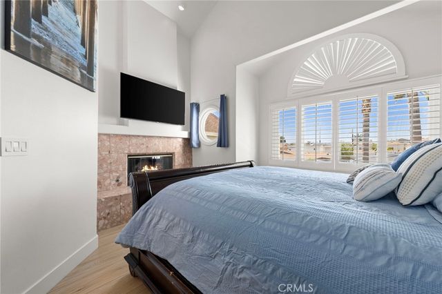 1014 England Street, Huntington Beach, CA 92648